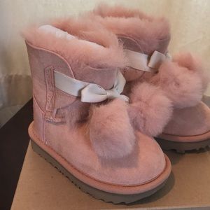 NIB New in Box UGG T Gita pink boots. Toddler size 6. Darling.